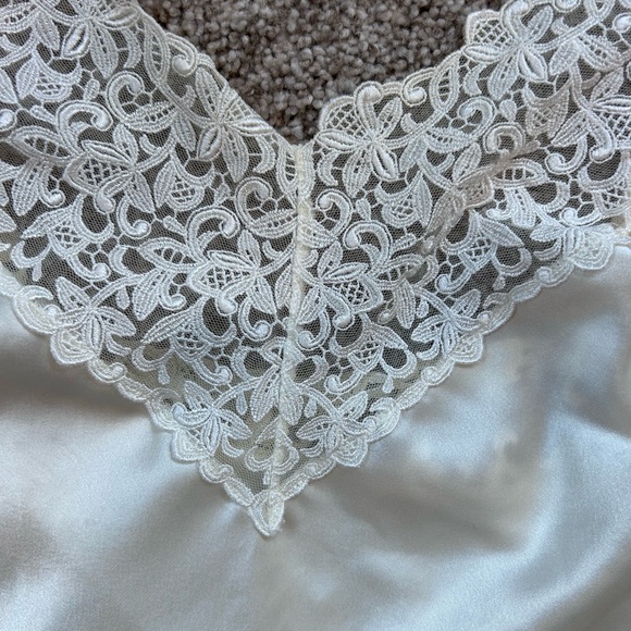 Wacoal cream satin slip chemise nightgown. Sexy. Lingerie dress. like new. Lace. - Picture 6 of 16